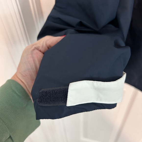 Tommy Hilfiger Men's Windbreaker in Navy with Red and White Stripes Hood Size XL - Picture 3 of 14